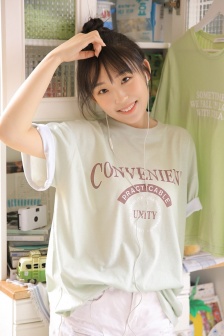 夏季短袖看见女同学乳突照片